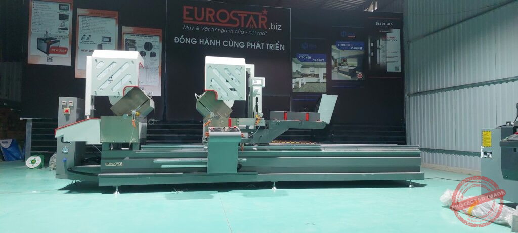 Máy cắt nhôm 2 đầu là máy cắt được thiết kế 2 đầu cắt tiện lợi giúp cắt chuẩn xác và nhanh chóng