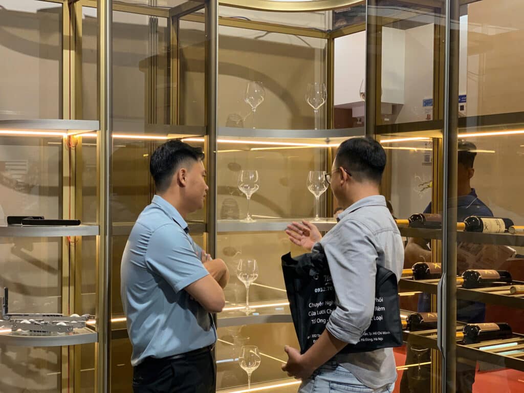 tủ trưng bày PHA được sản xuất từ máy 3 in 1 Eurostar