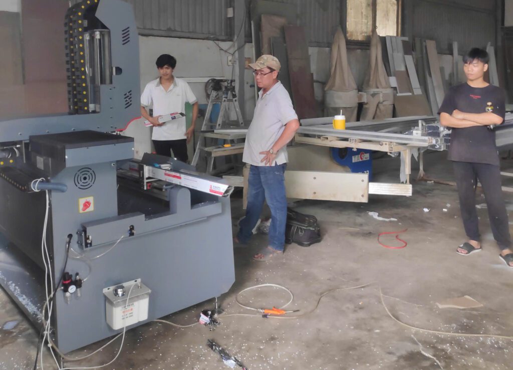 Cẩm Nang Toàn Diện Khởi Nghiệp và Vận Hành Xưởng Nhôm Kính